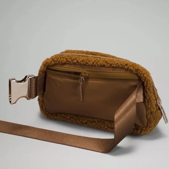 Lululemon Everywhere Belt Bag 1L *Fleece - Picture 5 of 11